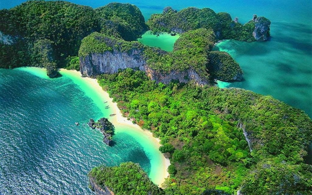 Travel Packages: Island Hopping in Southeast Asia
